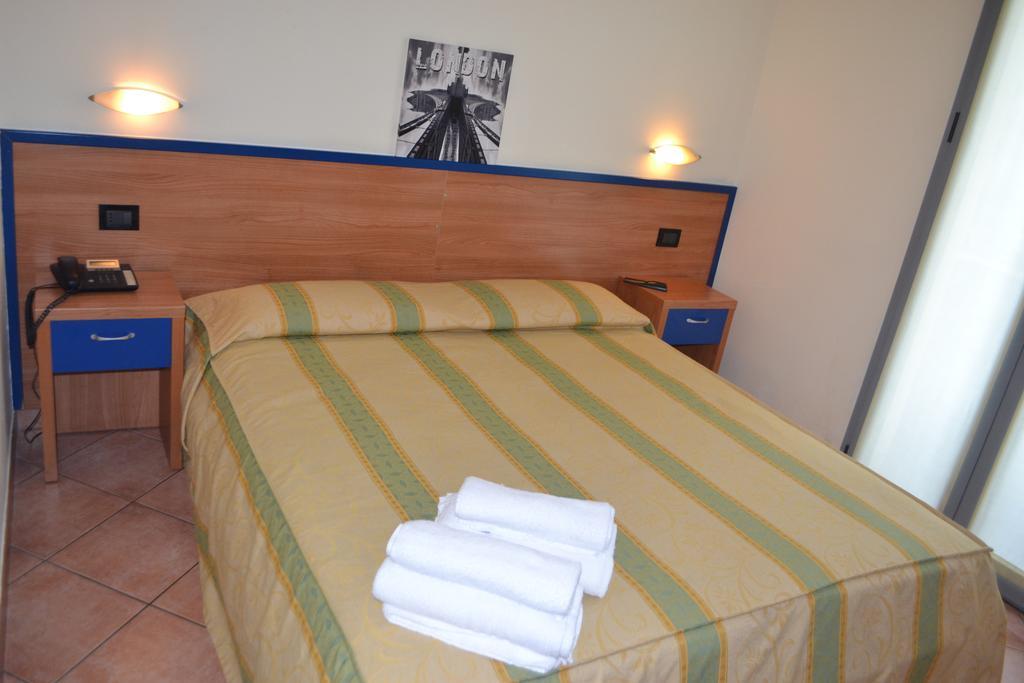 Hotel Iride Stazione Lambrate Citta Studi Μιλάνο Δωμάτιο φωτογραφία